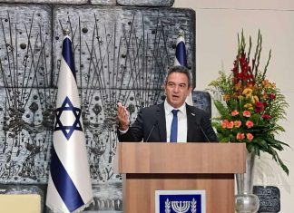 En el evento de los Empresarios el Presidente Ruby Rivlin pide : compren azul y blanco ( productos Israelíes)