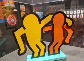 La colección original del legendario artista estadounidense KEITH HARING se exhibe por primera vez en Israel El artista estadounidense Keith Haring en Israel
