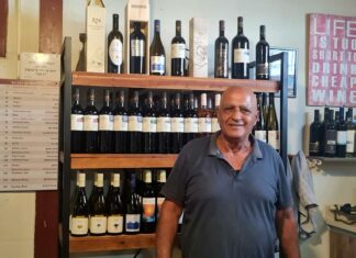 La Bodega Ramat Negev con una historia fascinante lidera una nueva cultura del vino, desde Moshav Kadesh Barnea en Ramat Negev, cerca de la frontera con Egipto